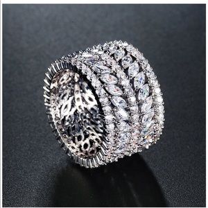 S O L D ✅ Sterling silver/ CZ stacking look ring